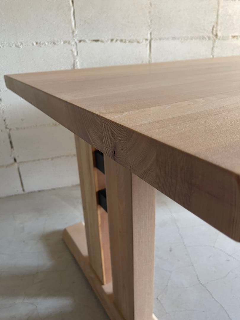 天然木無垢材　耳付き　ダイニングテーブル　二本脚