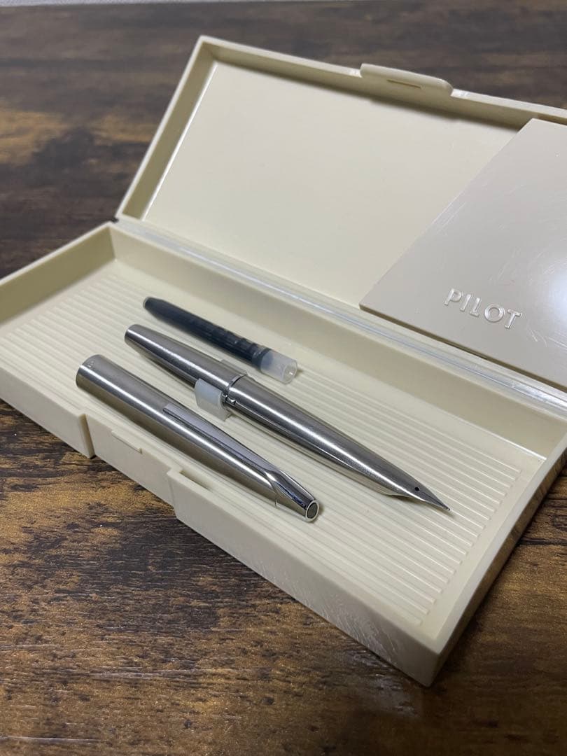 試筆のみ　1972年製　ペン先軸一体型　中細字　ミュー　万年筆　備品付き