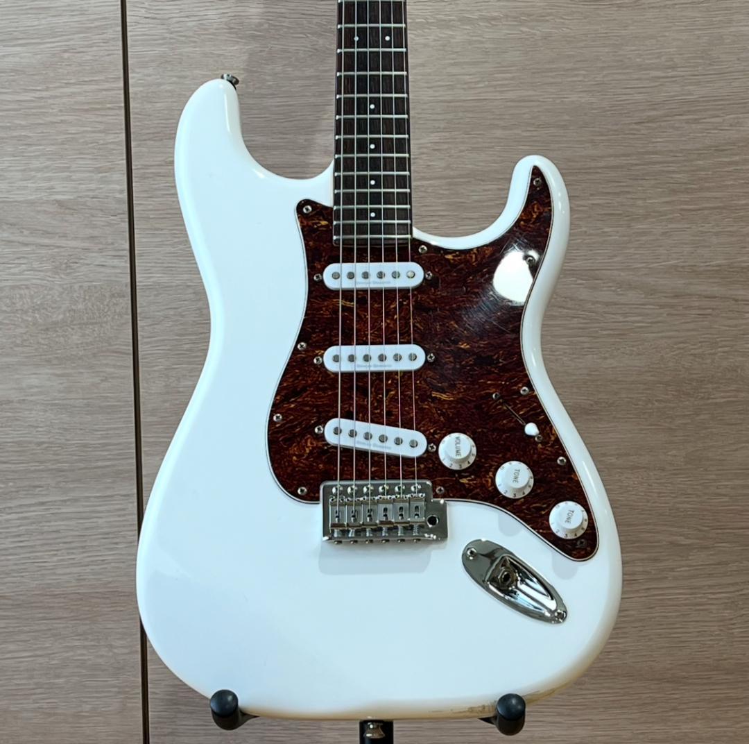 マ*)様 改造品 Tokai のネック Squier ボディ トーカイ スクワイ
