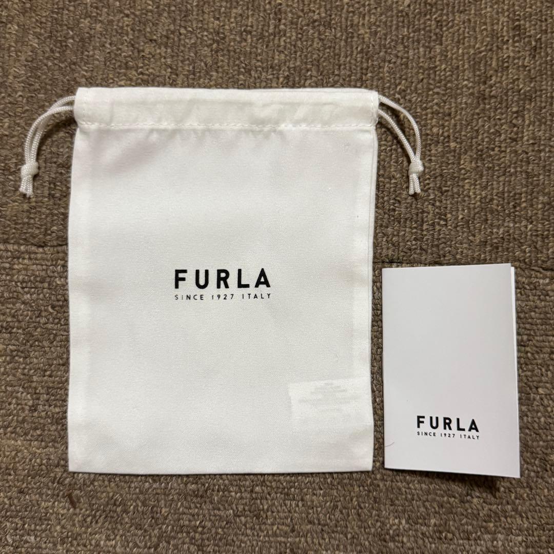 【美品】FURLA フルラ　二つ折り財布　ベージュ　週1回半年使用　即購入OK！