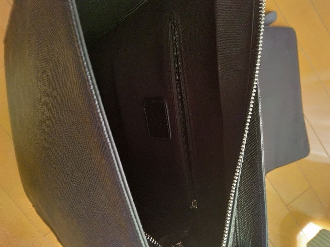 黒の本革　ビジネスリュック