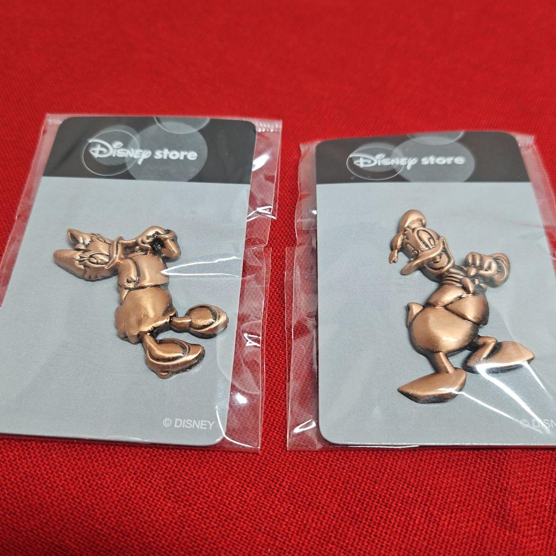 ディズニー ドナルド　デイジー ライオンキング ピンバッジ