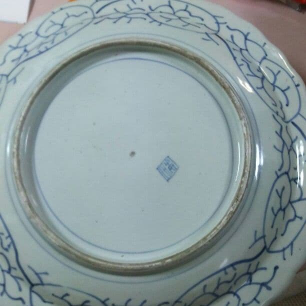 大皿骨董品です、時代わかりません、直径40センチ傷はありません、いいね