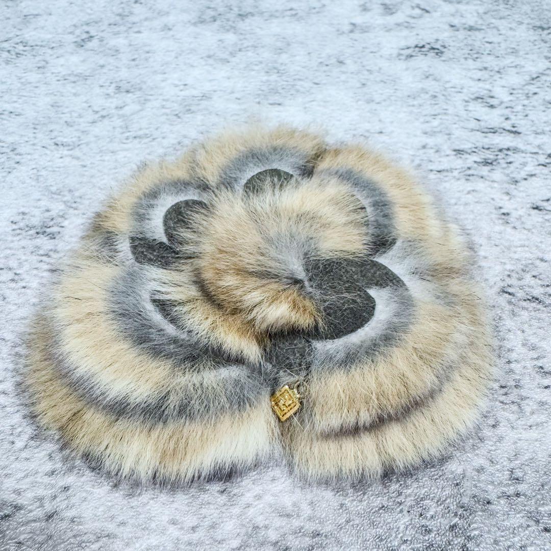 新品‼️ FENDI フェンディ　ラビットファー　ミンク　ビッグロゴ　ブローチ　茶