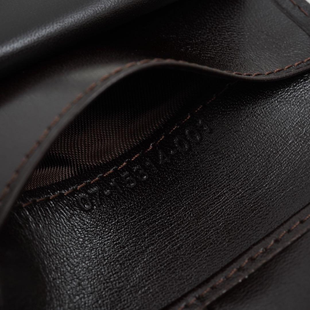 新品未使用品　FENDI フェンディ　二つ折り財布　ズッカ柄　レザー　ブラウン