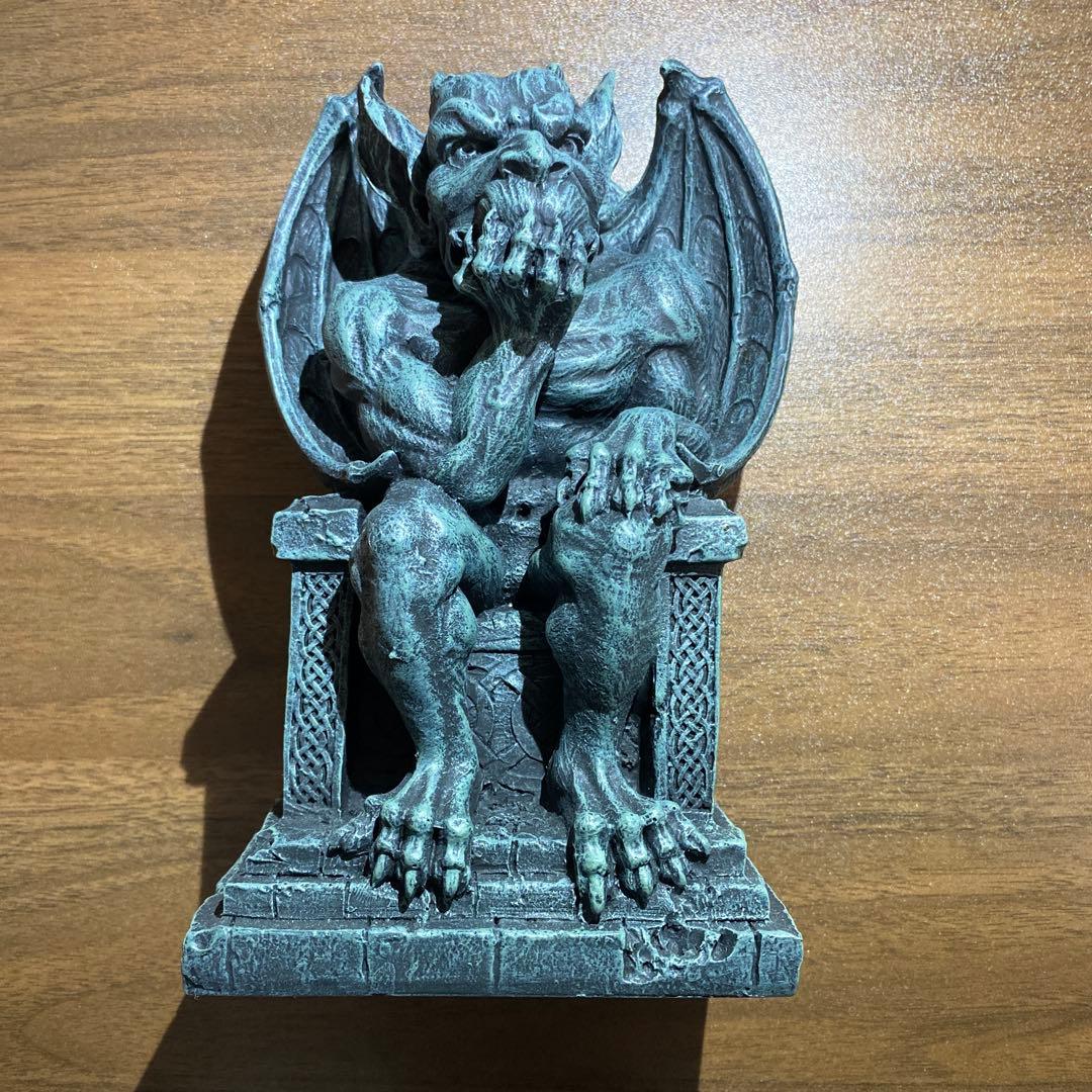 頬杖をついて考え中　中世教会　考えるガーゴイル像 像 ストーン風 彫像 彫刻