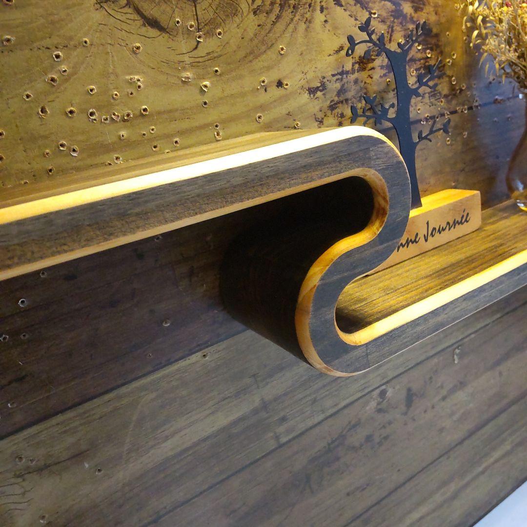 曲線デザイン　ウォールシェルフ　飾り棚　　エボニーブラック　２型