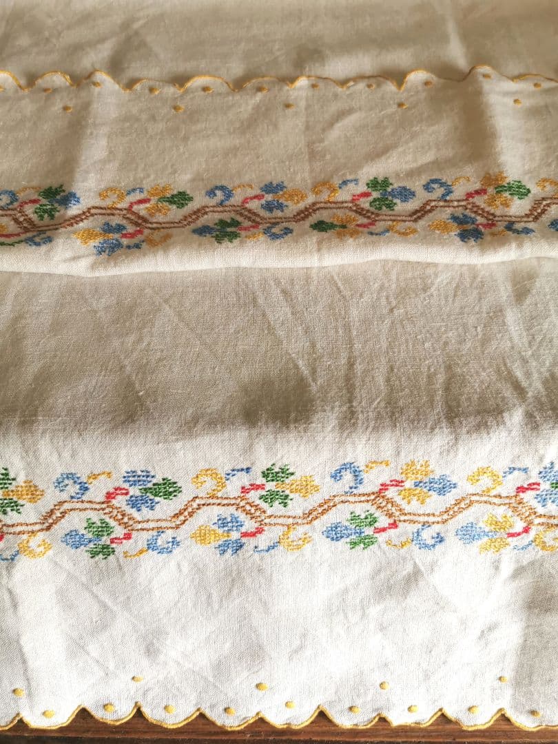 アンティーク イタリア ホームスパンリネン クロスステッチ刺繍 スカラップクロス