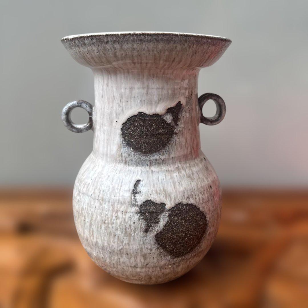 骨董　取っ手付き陶器花瓶 ホワイトとブラック