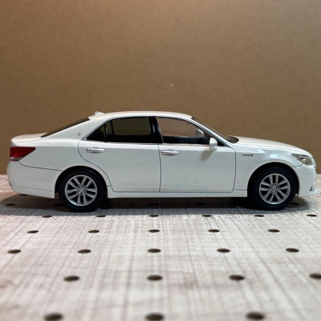 1/30 トヨタ カラーサンプル クラウン 210系前期 ホワイトパール