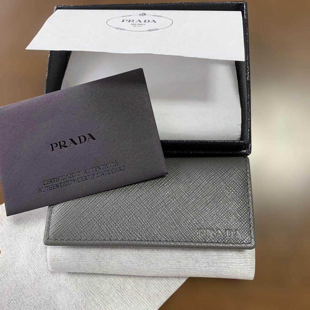 PRADA グレー レザー キーケース