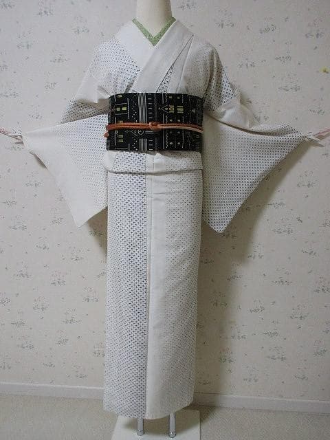 おしゃれ蚊絣：白い紬織着物：美品：13号：袷正絹：トールサイズ：P22