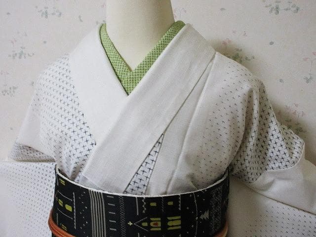 おしゃれ蚊絣：白い紬織着物：美品：13号：袷正絹：トールサイズ：P22