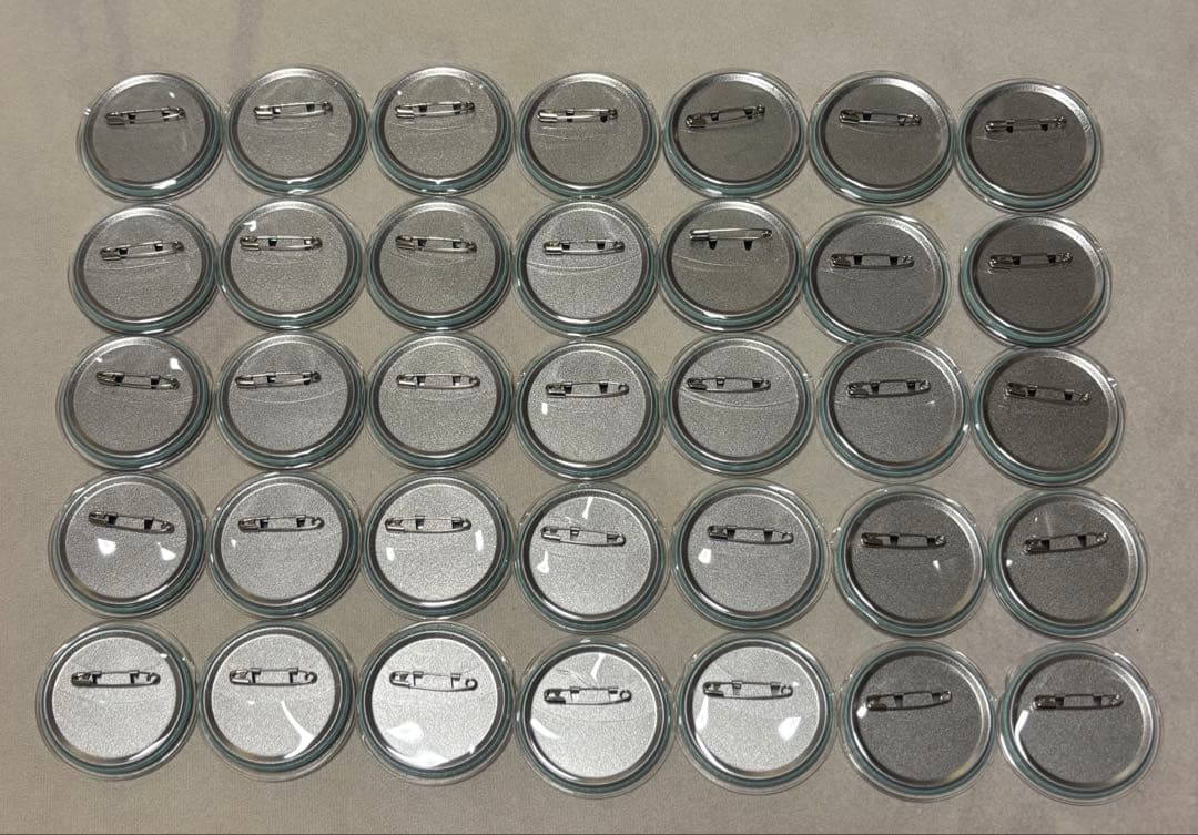 ChroNoiR ニューレトロスタイル 叶 オーロラ缶バッジ