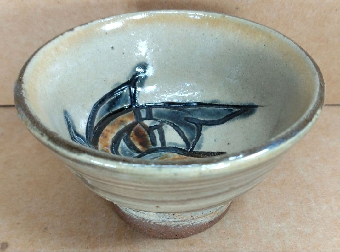 トマリン傑作【本物保証】金城次郎 ぐい呑(壷屋焼 笑魚）共箱 栞 人間国宝