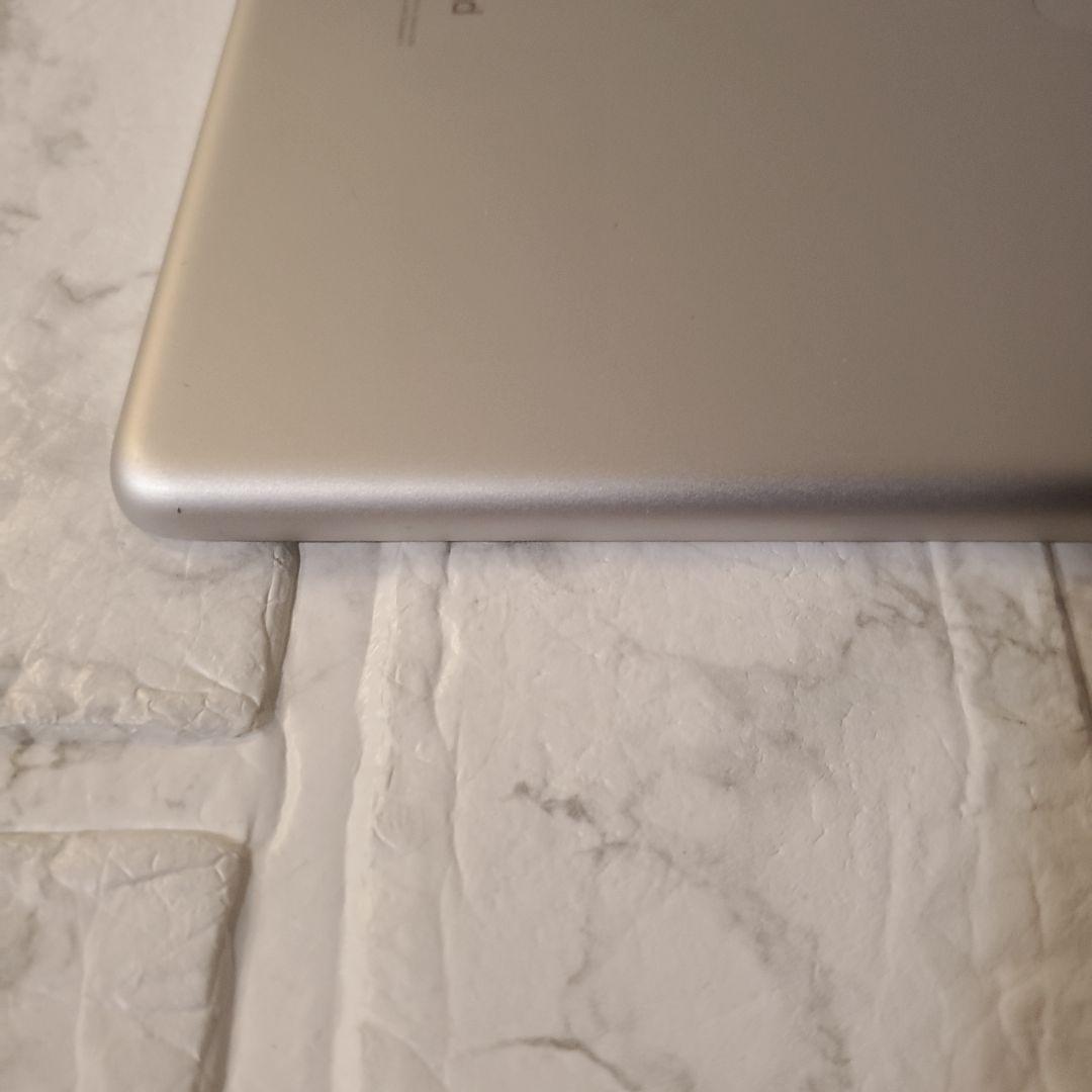215 iPad 7世代 128GB SIMフリー シルバー