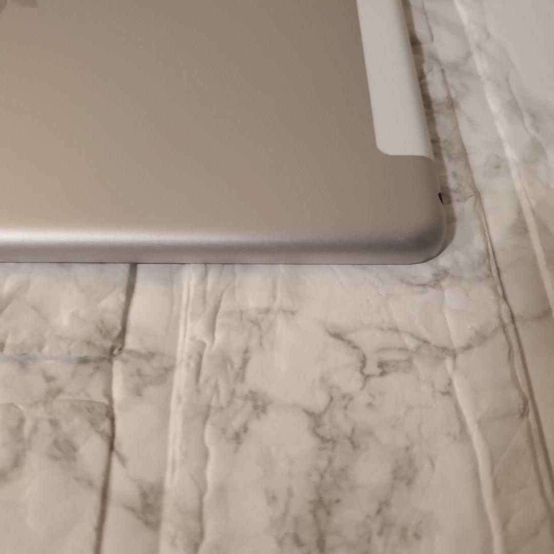 215 iPad 7世代 128GB SIMフリー シルバー