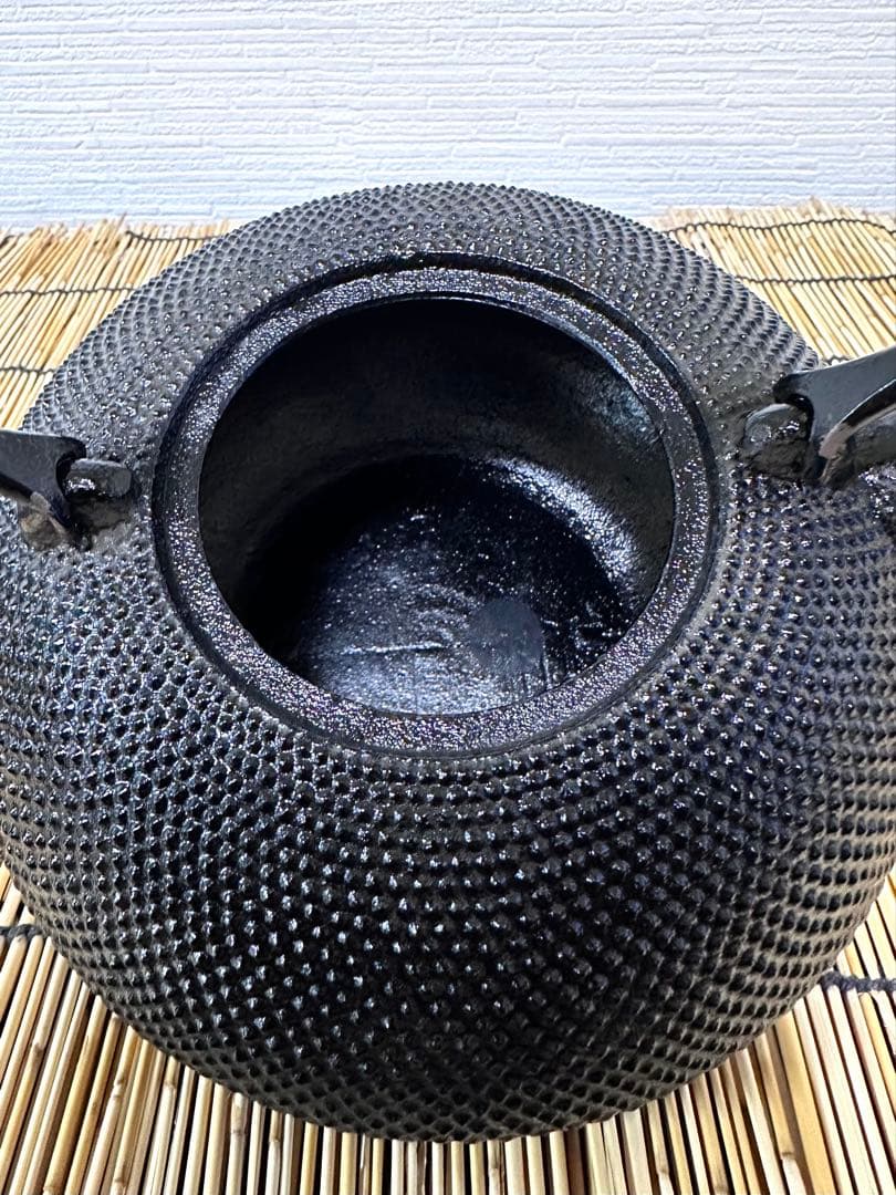 未使用品　南部及春鋳造　名工金秀造　捻鉉算盤形アラレ南部鉄瓶　南部鉄器　鉄瓶