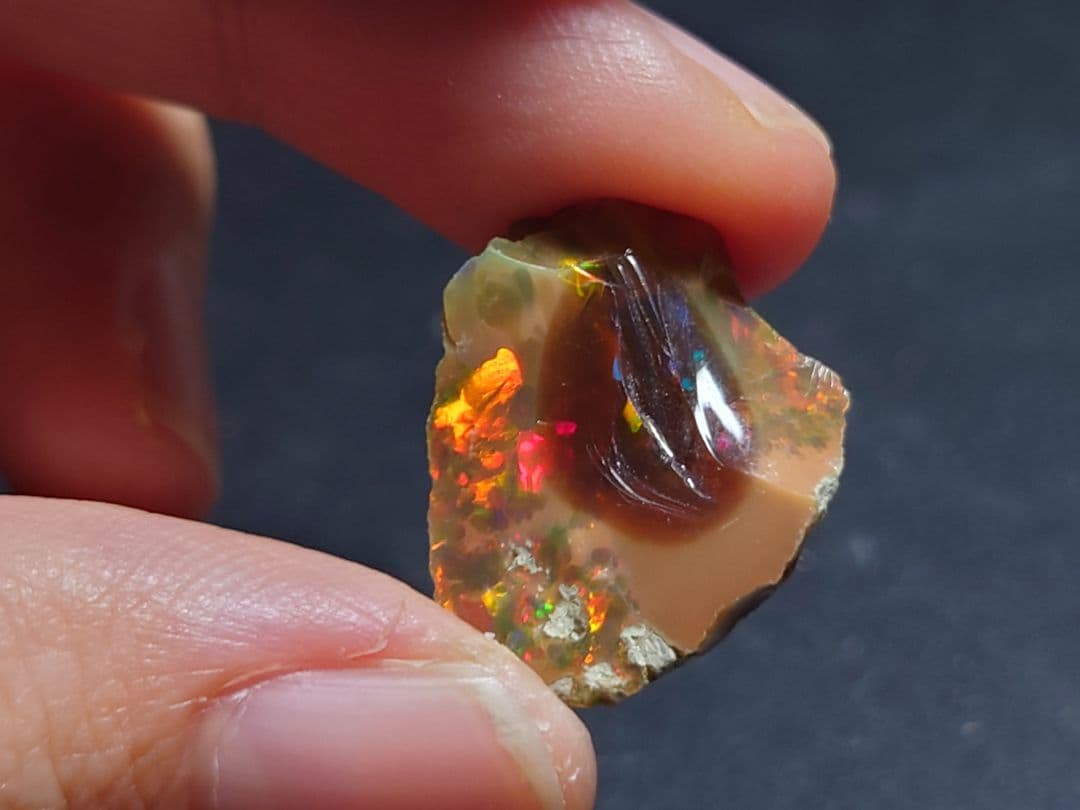 希少　エッグ　エチオピアウェロ産　オパール　原石　鉱物標本　ジュエリーグレード