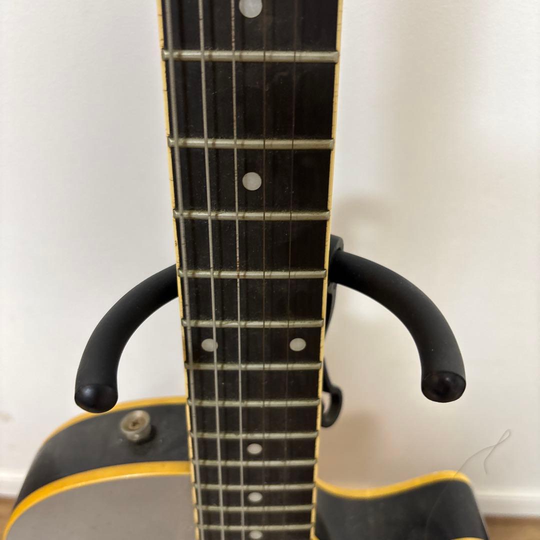 シルバー セミアコースティックギター