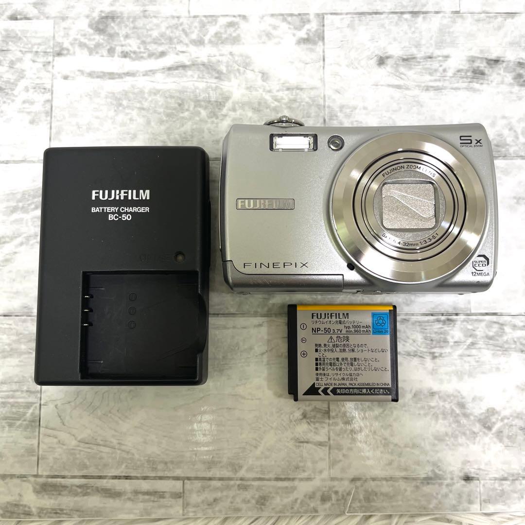ま*め様 美品 FUJIFILM FinePix F100FD コンデジ シルバ