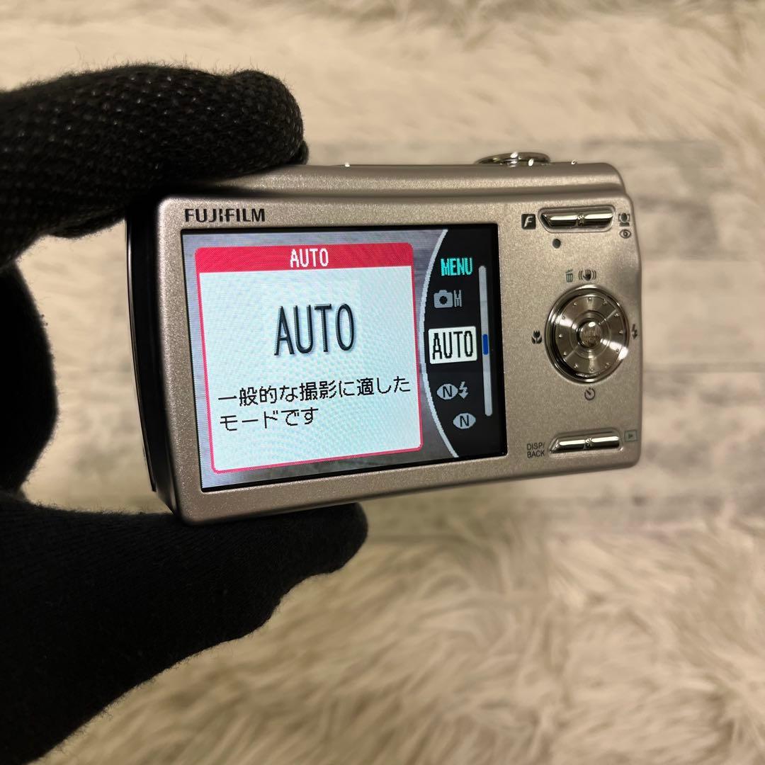 ま*め様 美品 FUJIFILM FinePix F100FD コンデジ シルバ
