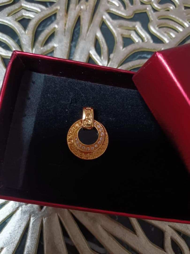 ヴェルサーチVERSACE au750印鑑有りイエローゴールドトップペンダント