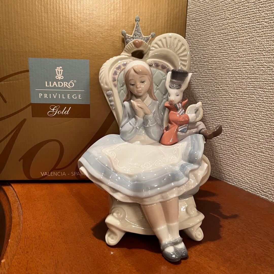 希少　新品　未使用　不思議の国のアリス　リヤドロ　陶器　人形　置物　箱入り