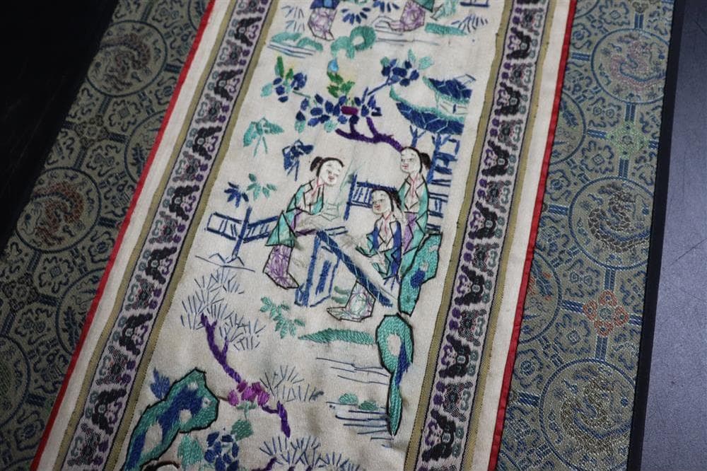 【繍】　★ 額装 庭院仕女図繍片 ★　時代物　亭台 柳樹 刺繍文様　明清織繍