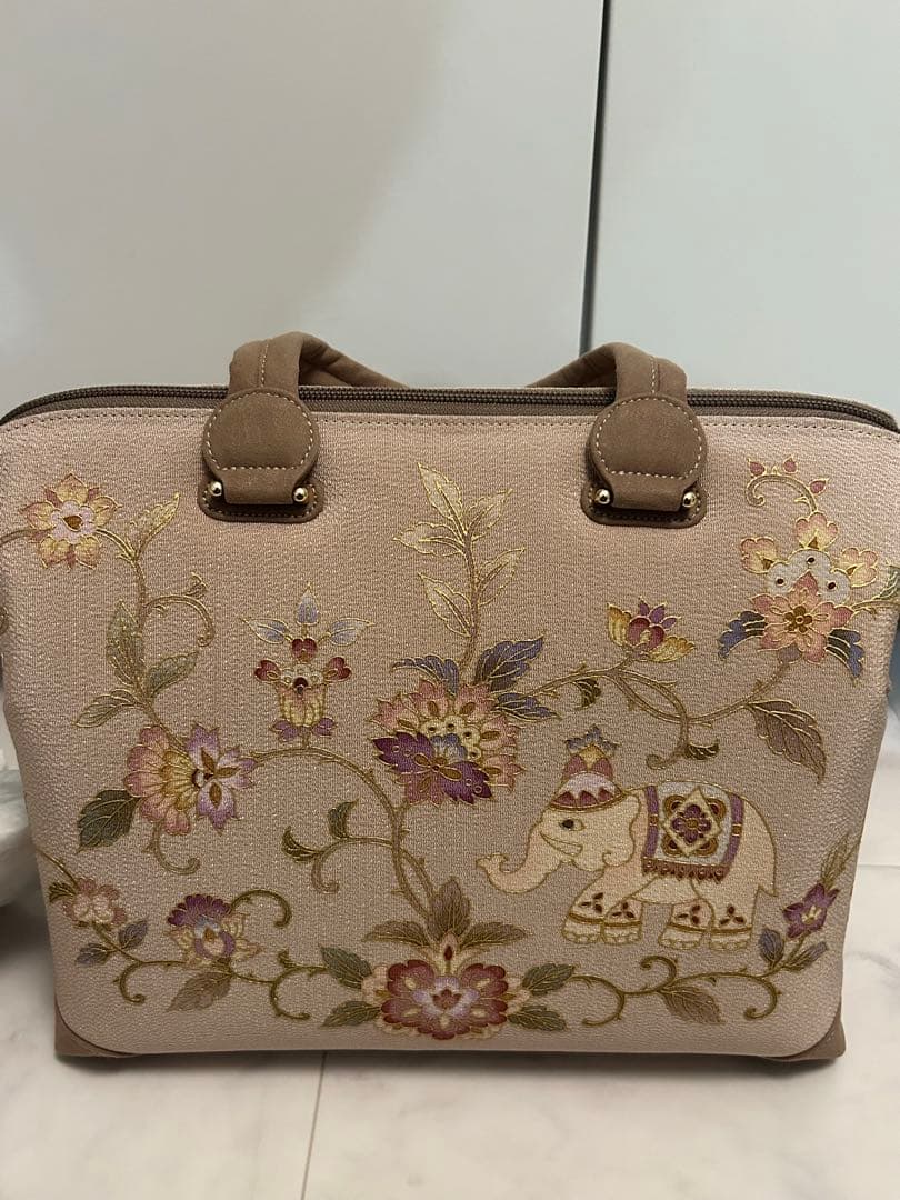 和装バッグ 美品 逸品 OKAJIMA 共箱付　象 花唐草 金彩 正絹 和装小物