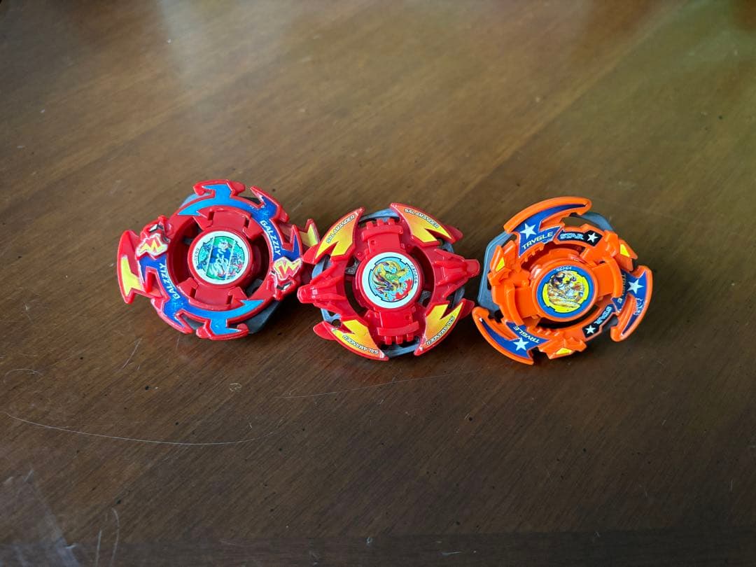 初代ベイブレード30個まとめ売り♪(スタジアム、レア☆ランチャー付き)