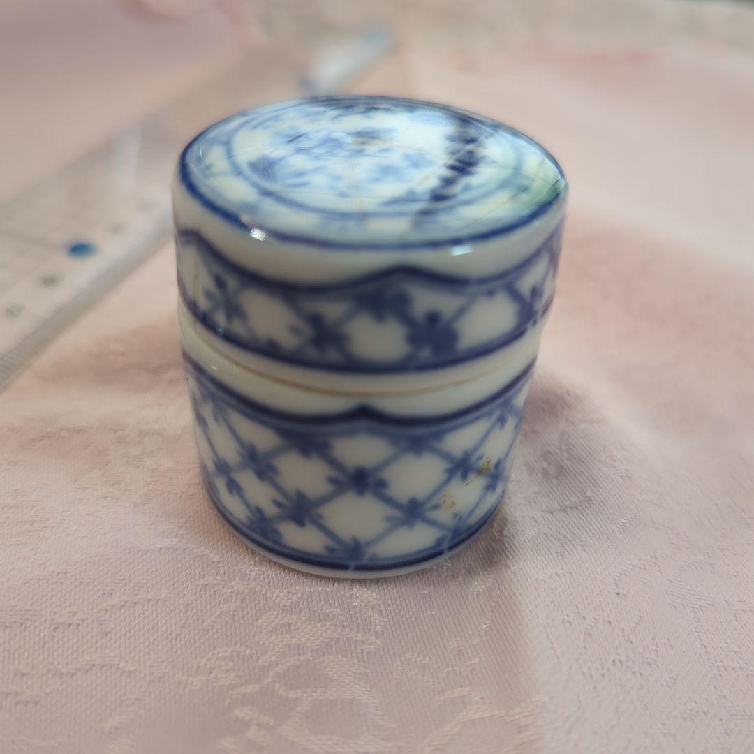 古伊万里 青白磁の花柄重ね香合