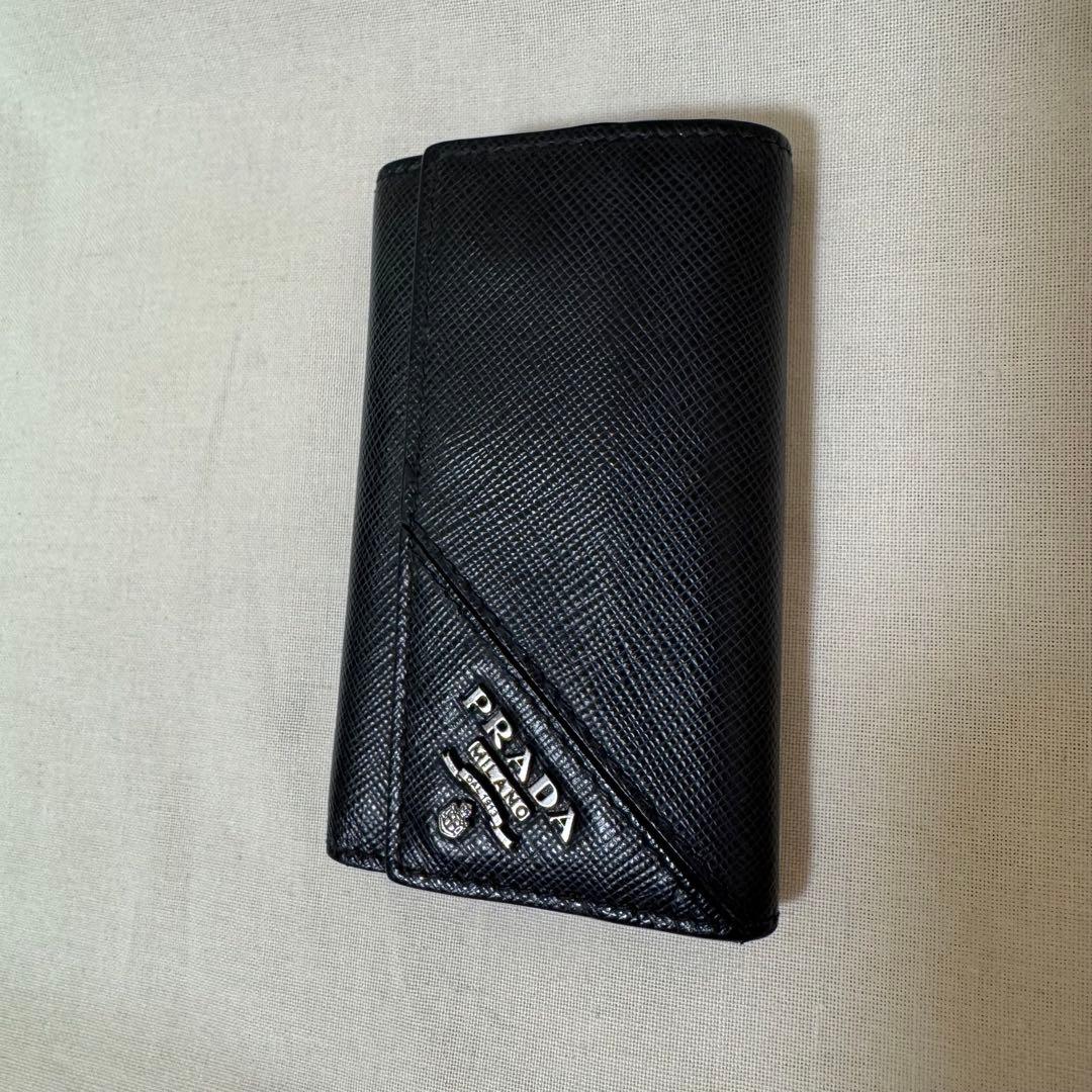【美品】プラダ PRADAサフィアーノレザー 6連 金具ロゴ キーケース