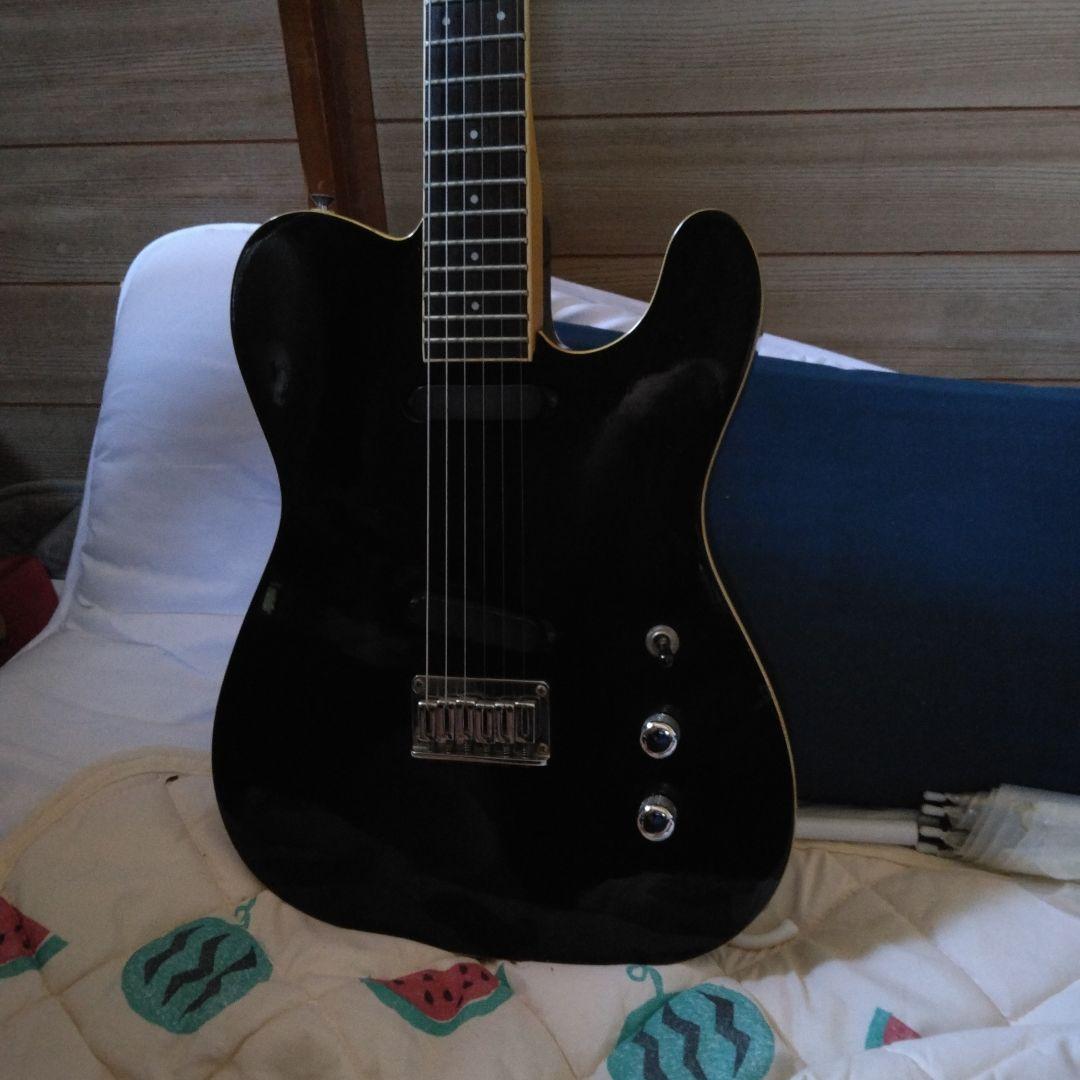 黒いテレキャスタータイプエレキギター