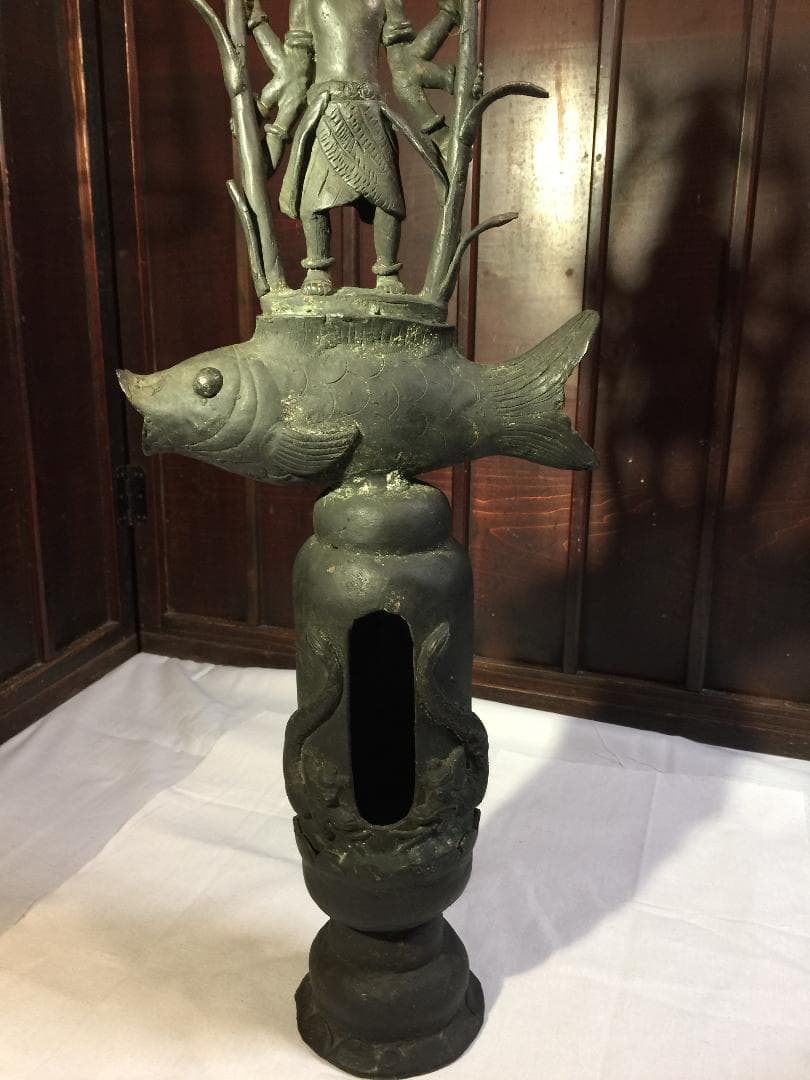 2026年、貴重な大変古い手作りの仏像です。