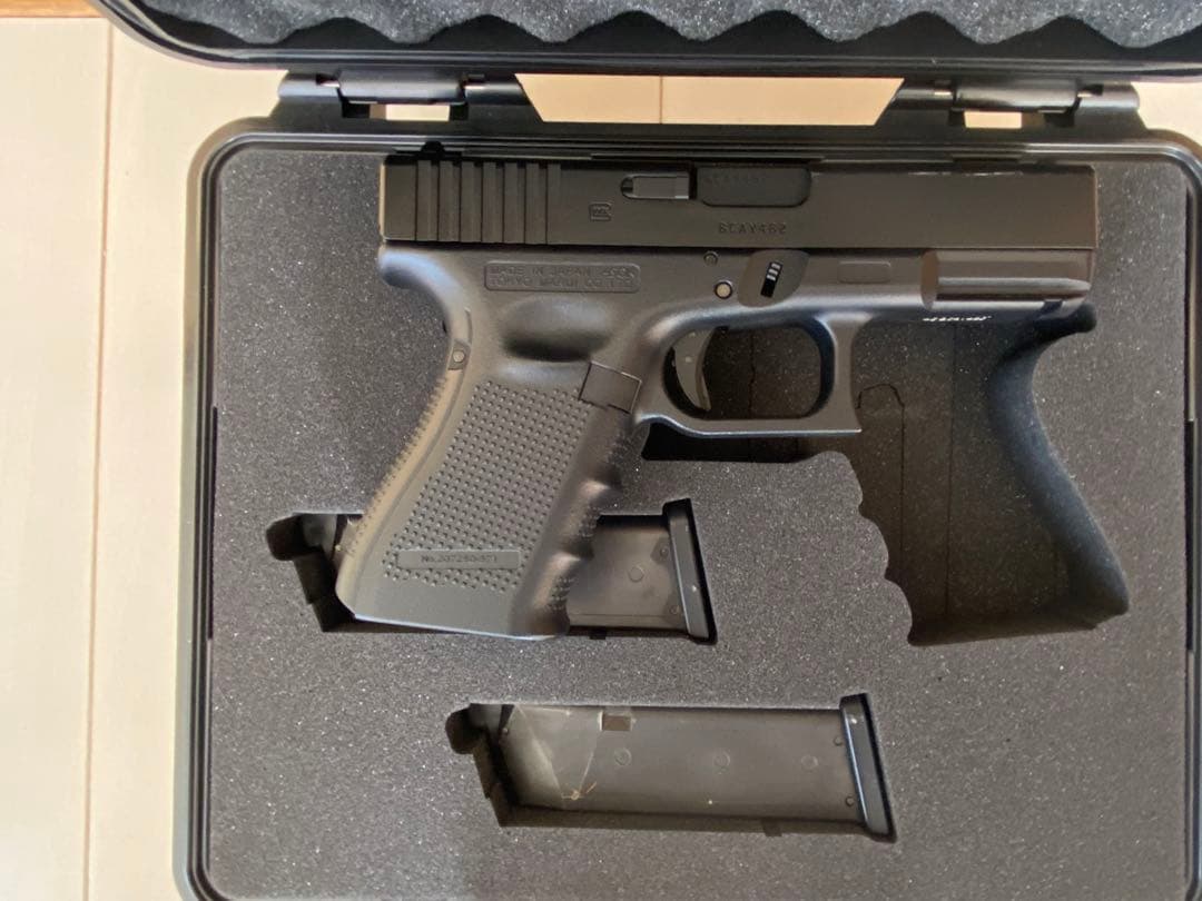 ハードケース&予備マガジン2本付き　東京マルイGLOCK19ガスガン❗️