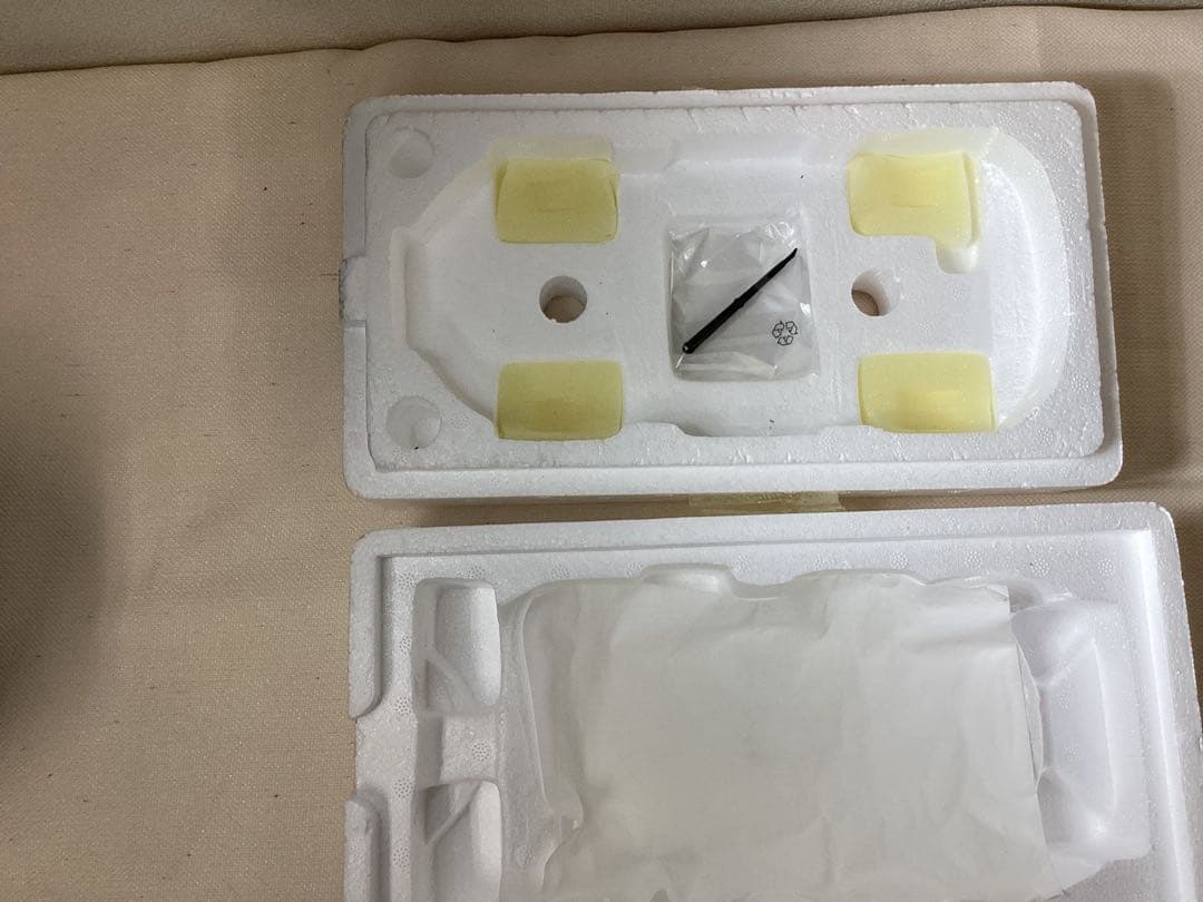 京商1/18 アウディAudi R8 V10 プラスクーペ　カモフラグリーン