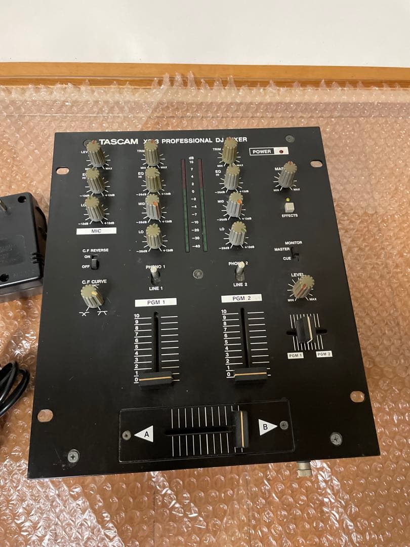 TASCAM プロフェッショナルDJミキサー XS-3
