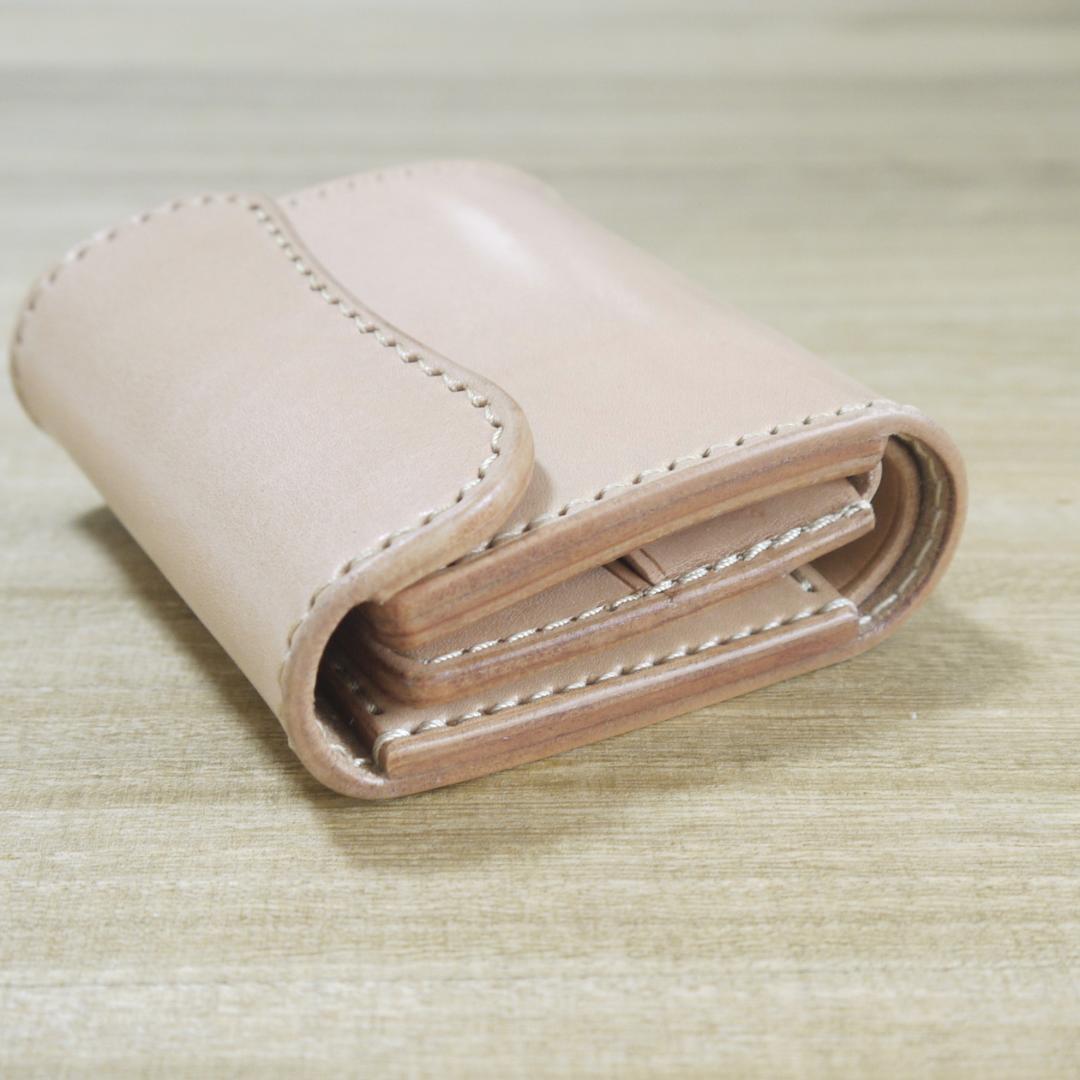 ヌメ革　栃木レザー　サドルレザー　コンパクトウォレット　三つ折り　生成り