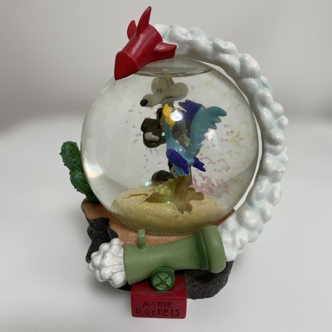 ワイリーコヨーテ ＆ ロードランナー　スノードーム　フィギュア