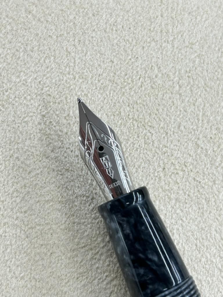 【未使用】DELTA ビンテージコレクションブラック 万年筆 ニブM