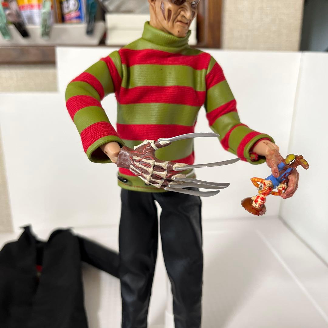 エルム街の悪夢　フレディ　サイドシヨウトイ製　　2004年