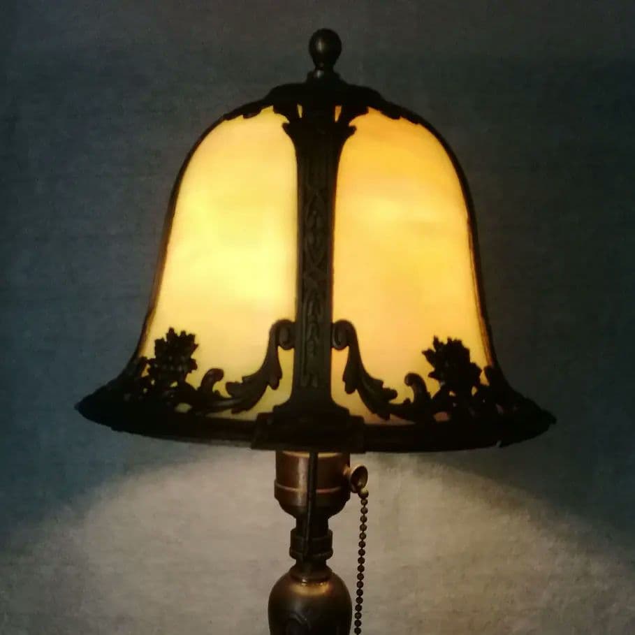 逸品　アメリカンアールヌーヴォーランプ　グリーンスラグガラス　ビクトリア