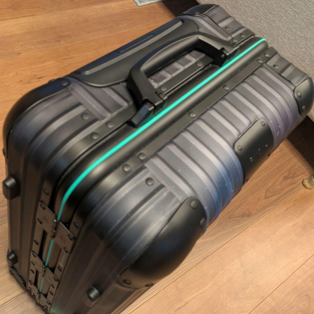 RIMOWA キャリーケース 世界限定1000 “オーロラ”