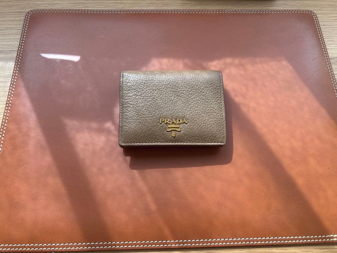 ✨PRADA 二つ折り財布（キャメル×内側オレンジ）✨