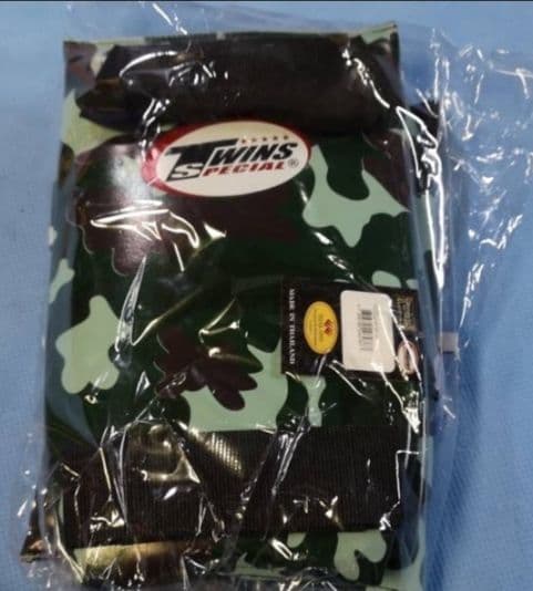 TWINSのレッグガード レガース レア物 お買い得です。