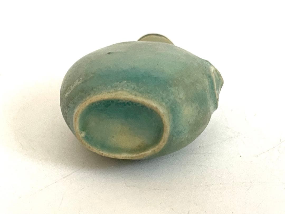 骨董　アンティーク　中国骨董　鼻煙壷　陶製　翡翠？　コレクション　清朝