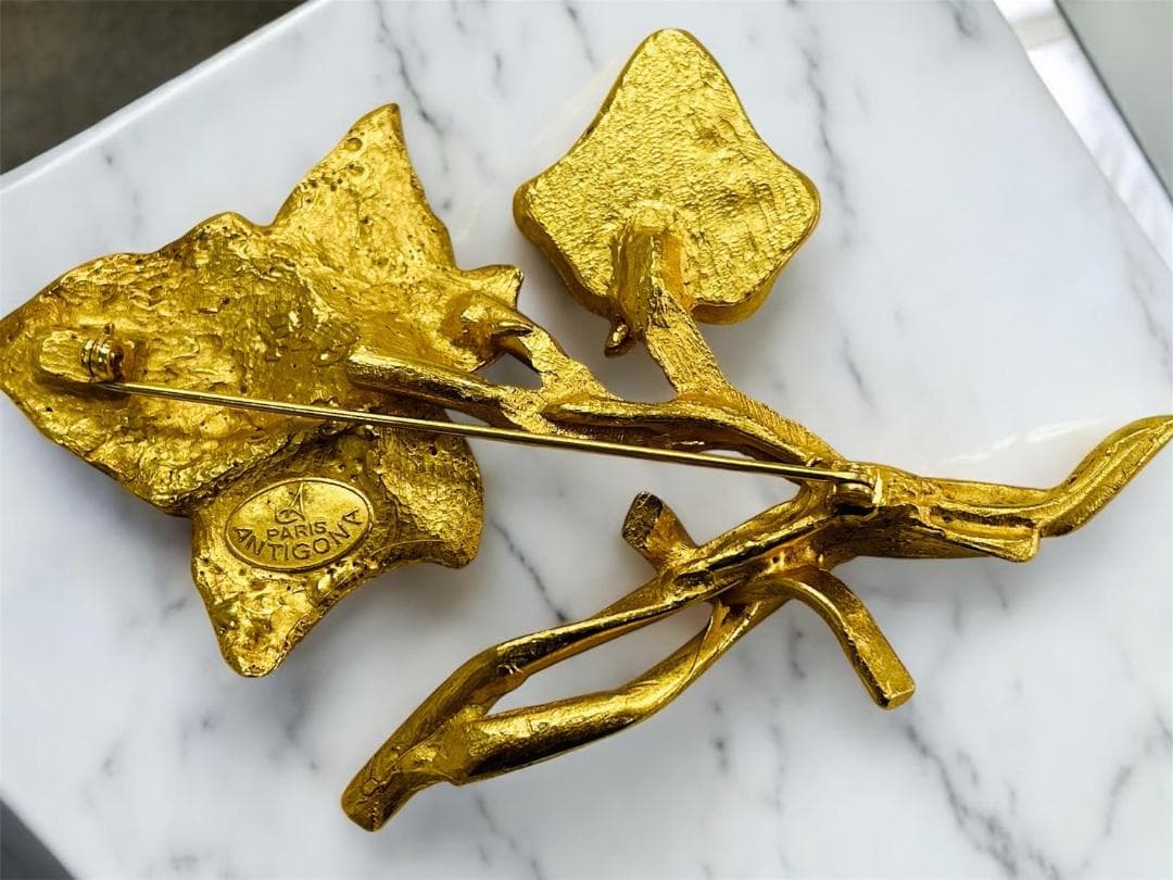 ◇Antigona Paris ブローチ ビンテージ ゴールドカラー