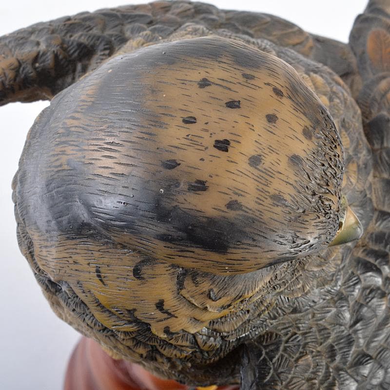 中国　樹脂製　鷹　置物　高さ約31㎝　重さ約4.4㎏　C　R7530B