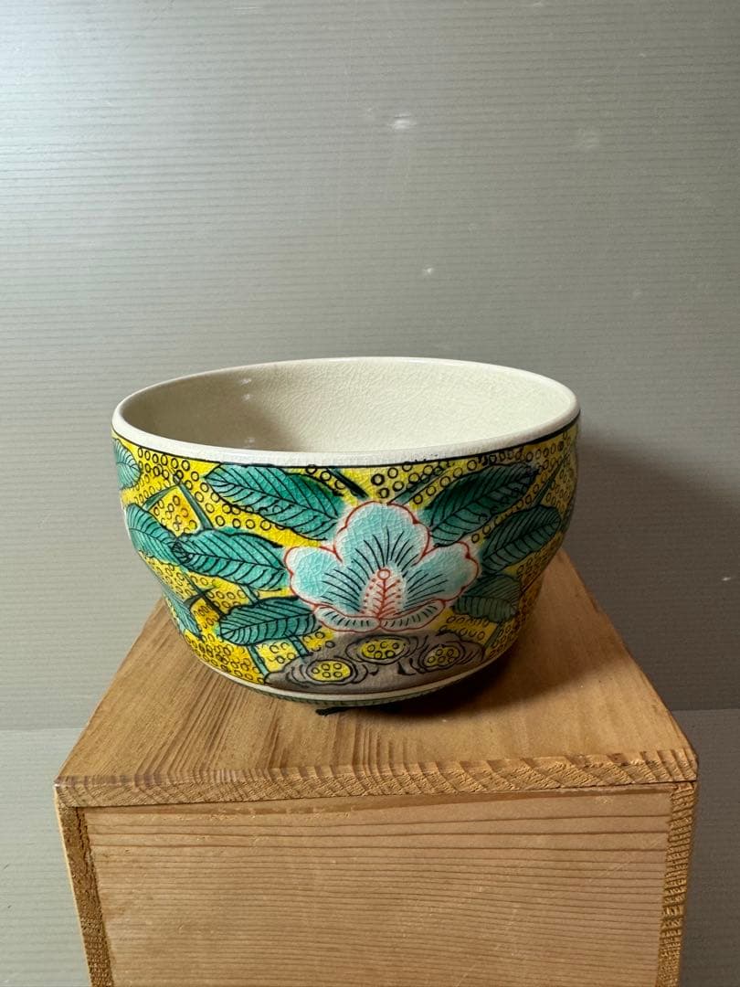 2883 九谷焼　色絵草花　茶碗　未使用